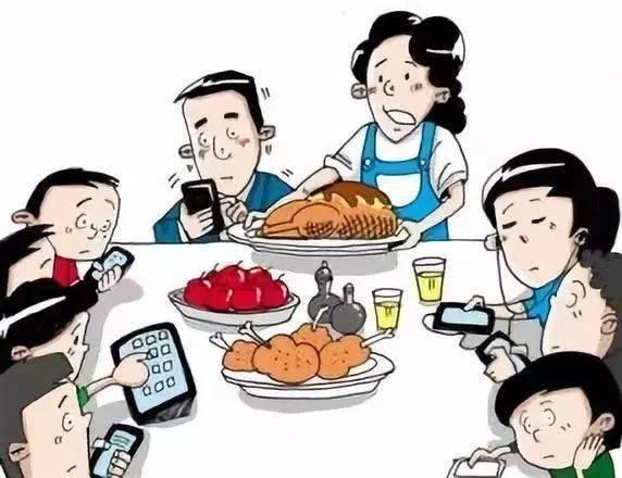 妈妈只顾吃瓜不管孩子,孩子呼唤关爱