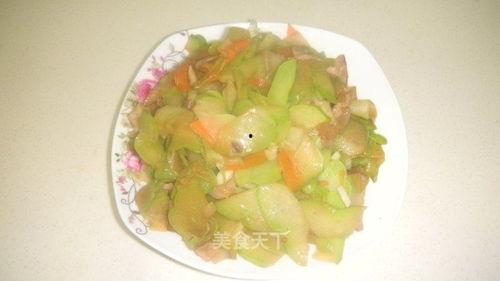 扶手瓜炒熟了怎么吃,美味多变的家常佳肴探索